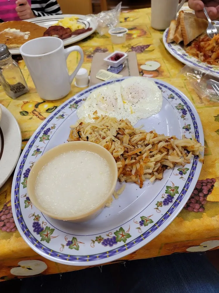 Big Country Breakfast Eggs Hashbrowns Grits